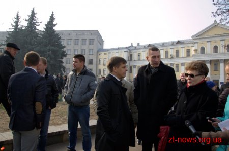 У Житомирі презентували першу зупинку європейського зразка та 4 чешські тролейбуси