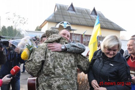 У Житомирі зустрічали бійців 95-ї бригади, які боронили Донецький аеропорт