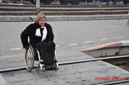 У Житомирі залізничний вокзал перевіряли на доступність для людей з обмеженими фізичними можливостями
