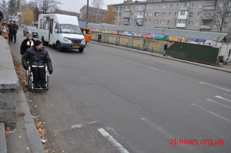 У Житомирі залізничний вокзал перевіряли на доступність для людей з обмеженими фізичними можливостями