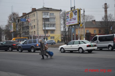 Житомирські ДАІшники спрямовували неслухняних пішоходів на "зебру"