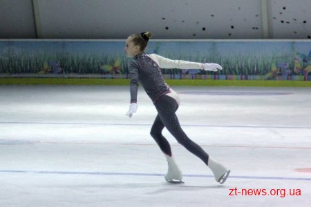 Юні фігуристи в Житомирі завершили тренувальний рік новорічним святом на льоду