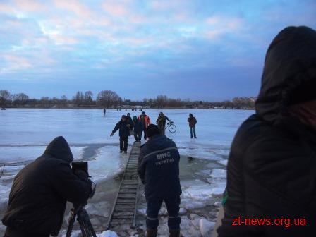 Рятувальники врятували 28 рибалок, які знаходились на кризі Рятувальники врятували 28 рибалок, які знаходились на кризі