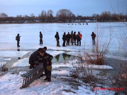 Рятувальники врятували 28 рибалок, які знаходились на кризі Рятувальники врятували 28 рибалок, які знаходились на кризі