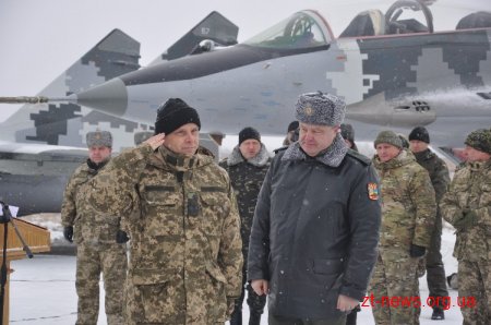 Президент України вручив на полігоні нагороди 10 житомирським десантникам