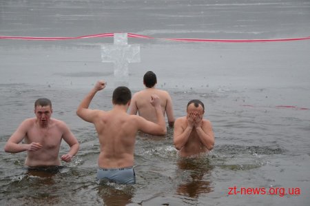 У гідропарку вже освятили воду на Водохреще
