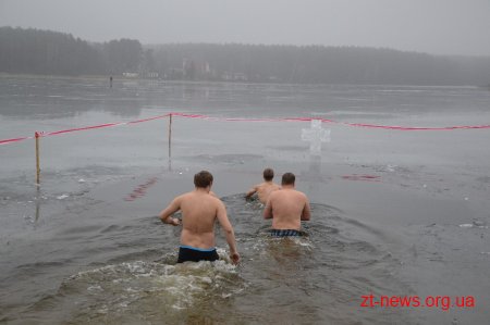 У гідропарку вже освятили воду на Водохреще