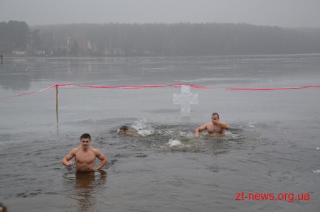У гідропарку вже освятили воду на Водохреще