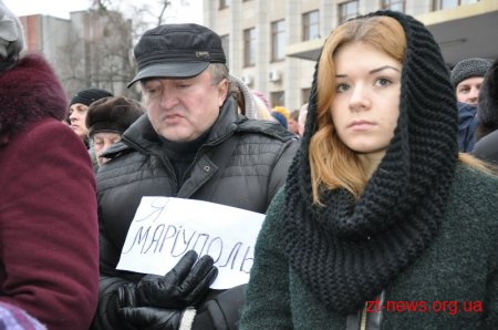 Кількасот житомирян вийшли на акцію в знак підтримки Маріуполя