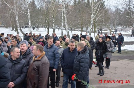 Житомиряни попрощалися зі старшиною Віталієм Мазуром