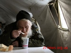 У Міжнародний День спонтанного прояву доброти в Житомирі вперше пройшов захід для безхатьків У Міжнародний День спонтанного прояву доброти в Житомирі вперше пройшов захід для безхатьків