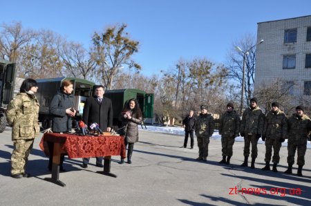 Марина Порошенко передала мобільні пральні комплекси для бійців АТО