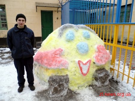 Снігові скульптури прикрасили подвір'я установ з виконання покарань