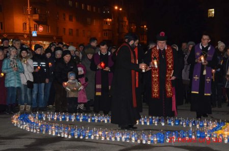 Близько тисячі вірян різних конфесій спільно молилися за Небесну Сотню