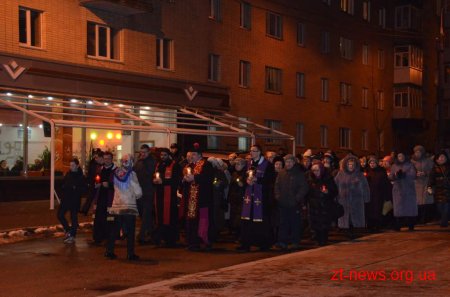 Близько тисячі вірян різних конфесій спільно молилися за Небесну Сотню