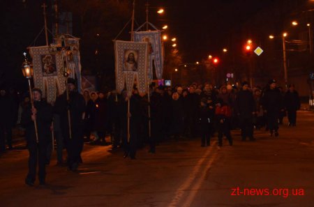 Близько тисячі вірян різних конфесій спільно молилися за Небесну Сотню