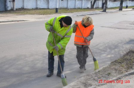 У місті триває весняне санітарне прибирання