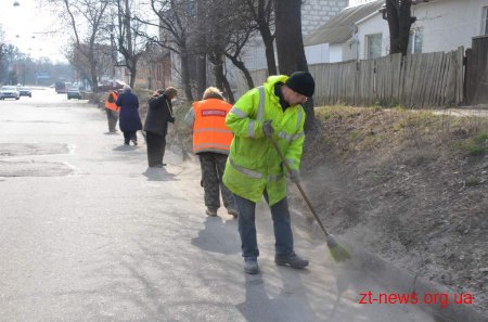 У місті триває весняне санітарне прибирання