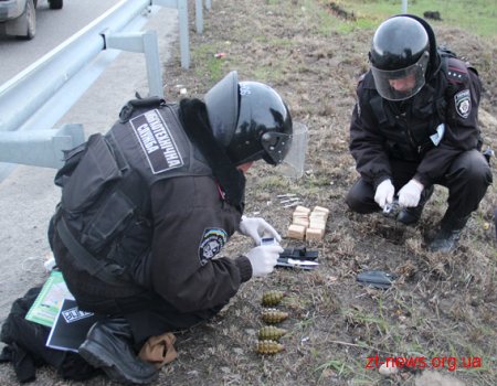 На Житомирщині правоохоронці вилучили у пасажира автобуса бойовий арсенал