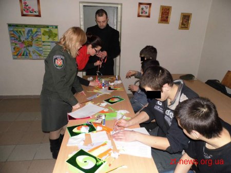 У Житомирі для неповнолітніх ув'язнених провели майстер-клас з Айрис фолдінгу
