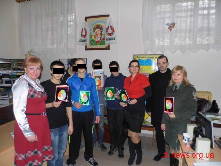 У Житомирі для неповнолітніх ув'язнених провели майстер-клас з Айрис фолдінгу