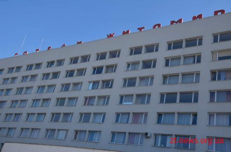 Любов Цимбалюк ознайомилась з умовами проживання вимушених переселенців в готелі «Житомир»