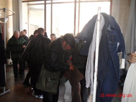 На Великодні свята у Житомирі влаштували благодійний захід для безхатченків
