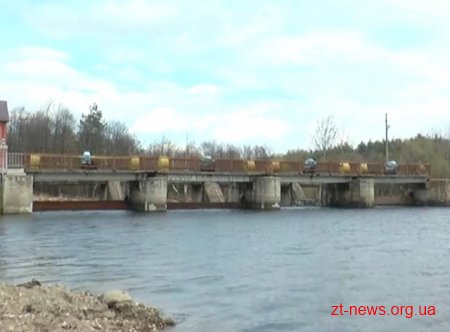 Греблю на Поліському водосховищі відремонтували