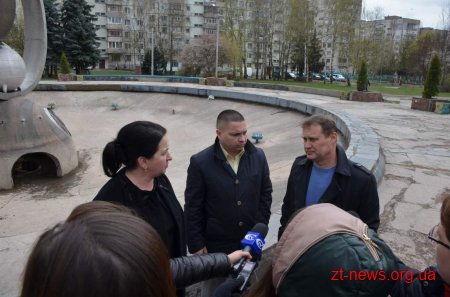 Представники міської влади Житомира їздили дивитися на фонтан «Космонавт»