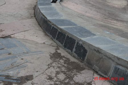 Представники міської влади Житомира їздили дивитися на фонтан «Космонавт»