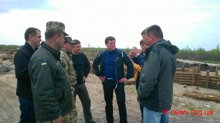 Геннадій Зубко перевірив будівництво фортифікаційних споруд на Житомирщині