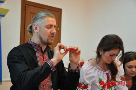 Житомирян вчили робити маки пам’яті своїми руками