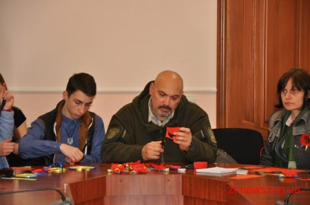 Житомирян вчили робити маки пам’яті своїми руками