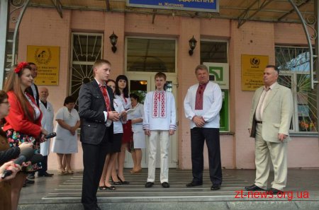 У Житомирі новонародженим подарували вишиванки