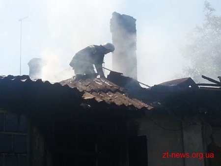 У Житомирі під час пожежі вогнеборці врятували чоловіка