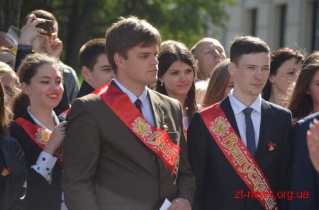 У школах міста лунає останній дзвінок