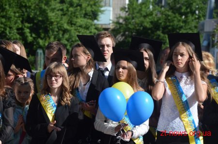 У школах міста лунає останній дзвінок