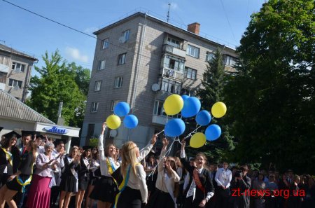 У школах міста лунає останній дзвінок