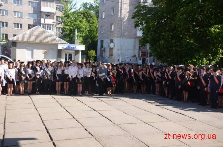 У школах міста лунає останній дзвінок