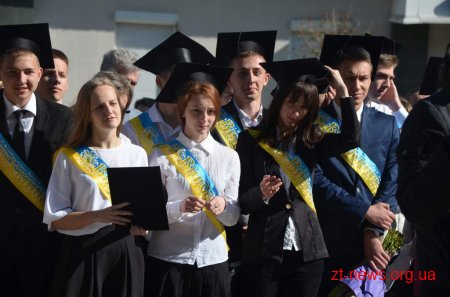 У школах міста лунає останній дзвінок