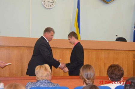 За високі досягнення школярі Житомира отримали грошову винагороду