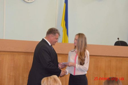 За високі досягнення школярі Житомира отримали грошову винагороду