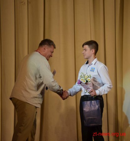 У Житомирі підвели підсумки благодійної мистецької акції «Якщо ти зірочка – засвітись!»