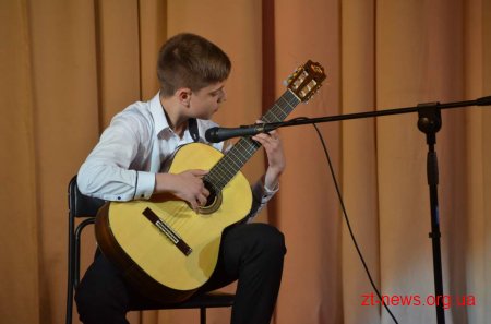 У Житомирі підвели підсумки благодійної мистецької акції «Якщо ти зірочка – засвітись!»