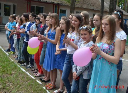 Урочисто стартувала перша зміна в дитячому таборі "Супутник"