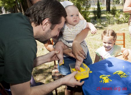 В Житомирі відбулася патріотична акція «Теплі долоні» для військових
