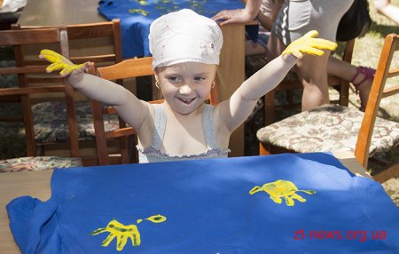В Житомирі відбулася патріотична акція «Теплі долоні» для військових