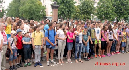 В Житомирі підняли олімпійський прапор