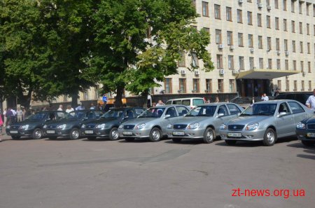 У Житомирі презентували автомобілі дільничних лікарів