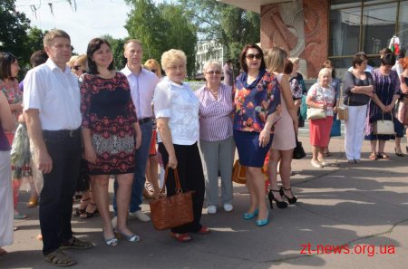 У Житомирі презентували автомобілі дільничних лікарів